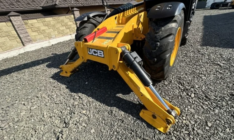 Телескопічний навантажувач JCB 535-140 - фото № 8