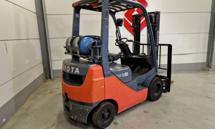 TOYOTA 32-8FG18 (Автонавантажувач, навантажувач, кара, погружчик) - фото № 1