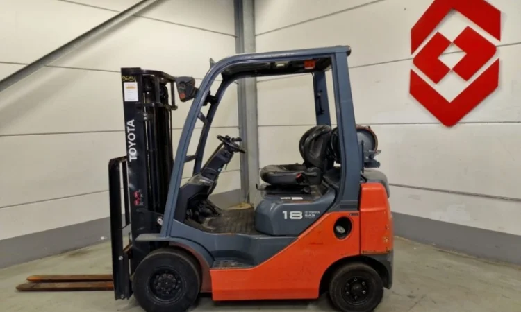 TOYOTA 32-8FG18 (Автонавантажувач, навантажувач, кара, погружчик) - фото № 2