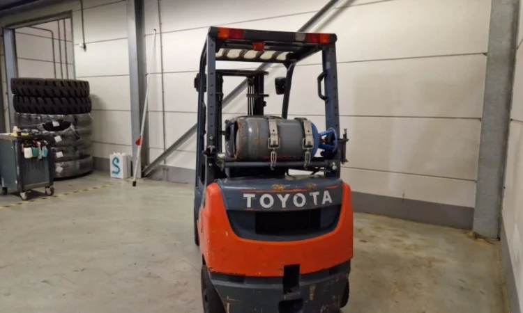 TOYOTA 32-8FG18 (Автонавантажувач, навантажувач, кара, погружчик) - фото № 5