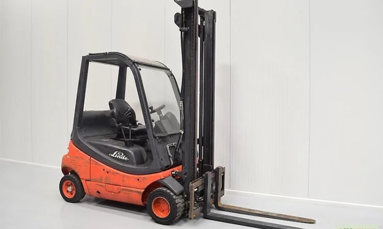 Продам вилочный дизельный погрузчик 2т. Linde H 20 D-03 - фото № 1