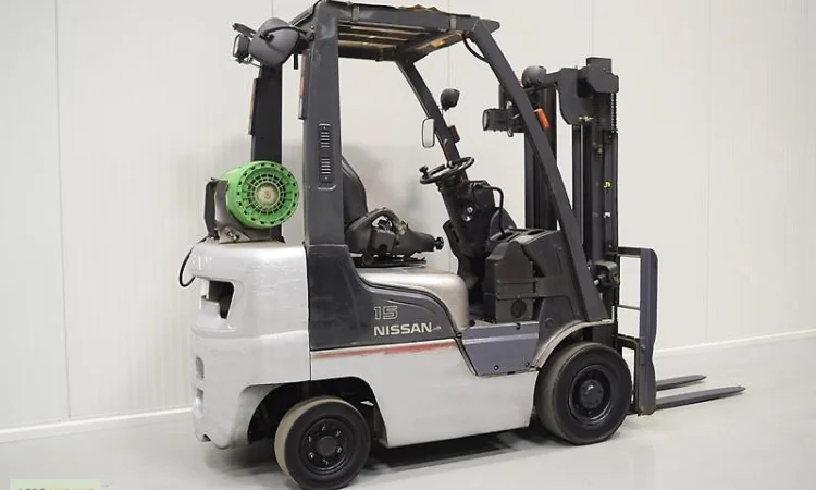 Продам вилочный газовый погрузчик 1,  5т. Nissan L01A15W - фото № 2