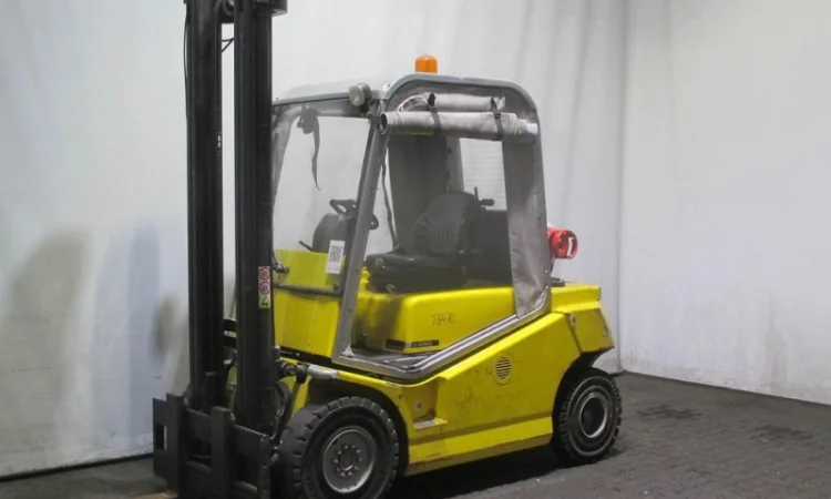 Продам вилочный газовый погрузчик 2, 5т. BT C4G 250E - фото № 1