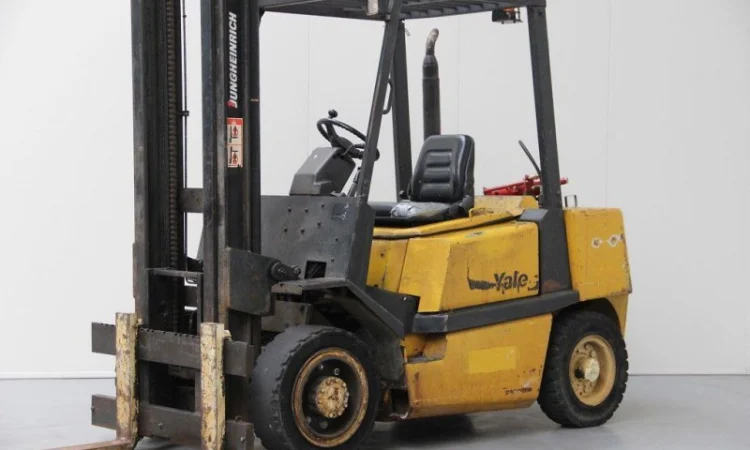 Продам вилочный газовый погрузчик 4т. Yale GLP40LF - фото № 1