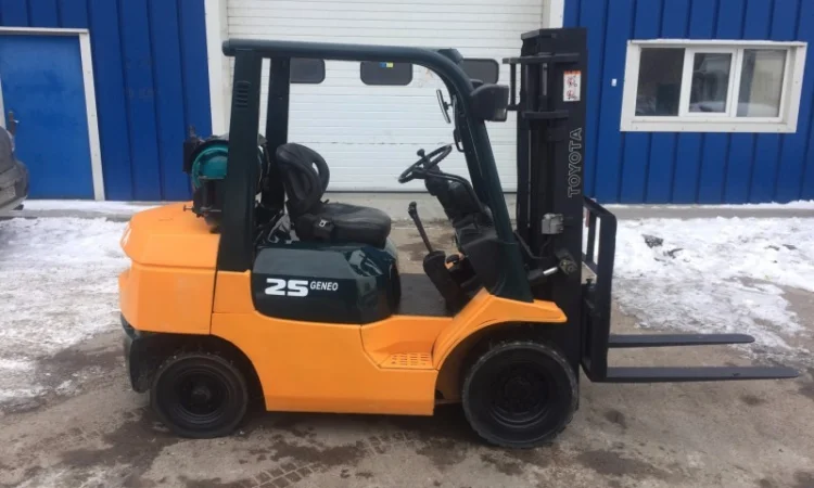 Вилочный погрузчик Toyota 7FGL25 - фото № 1