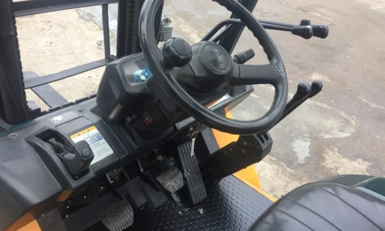 Вилочный погрузчик Toyota 7FGL25 - фото № 6