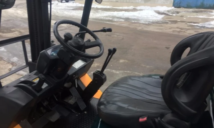 Вилочный погрузчик Toyota 7FGL25 - фото № 7