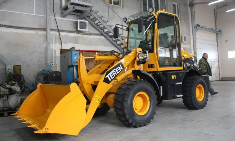 Фронтальный погрузчик модель: 920С - фото № 1