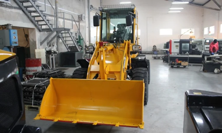 Фронтальный погрузчик модель: 920С - фото № 2