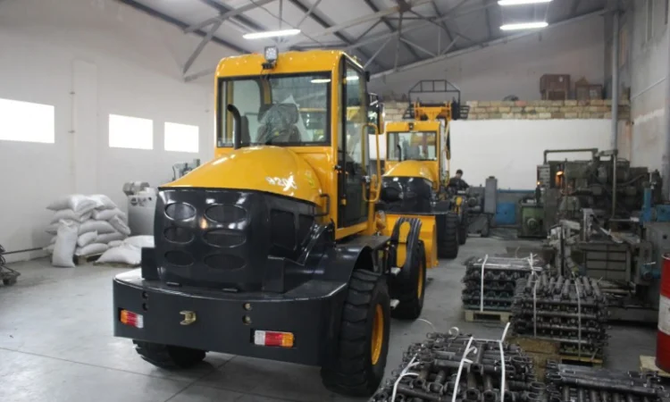 Фронтальный погрузчик модель: 920С - фото № 5