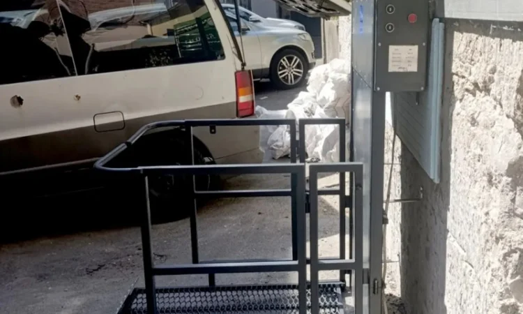 Вертикальний підйомник для інвалідів - фото № 1