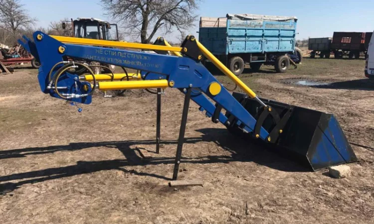 Фронтальный погрузчик (навеска) МТЗ-80/82 / ЮМЗ 6 МТЗ 1221 - фото № 1