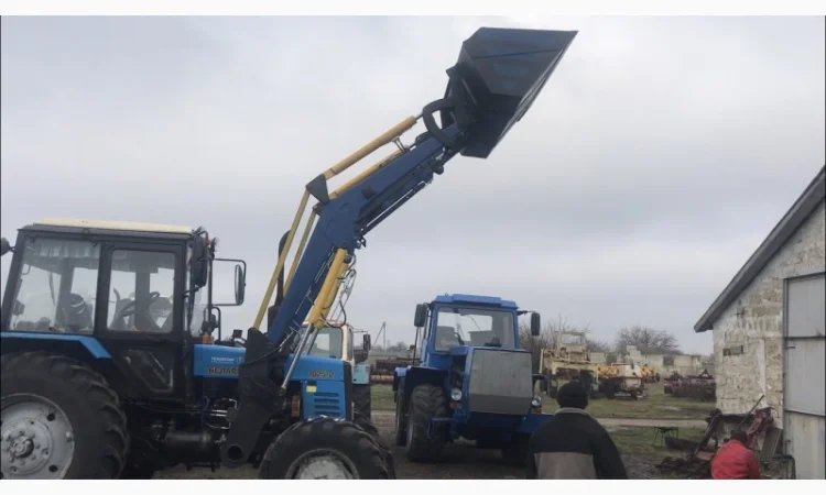 Фронтальный погрузчик (навеска) МТЗ-80/82 / ЮМЗ 6 МТЗ 1221 - фото № 2