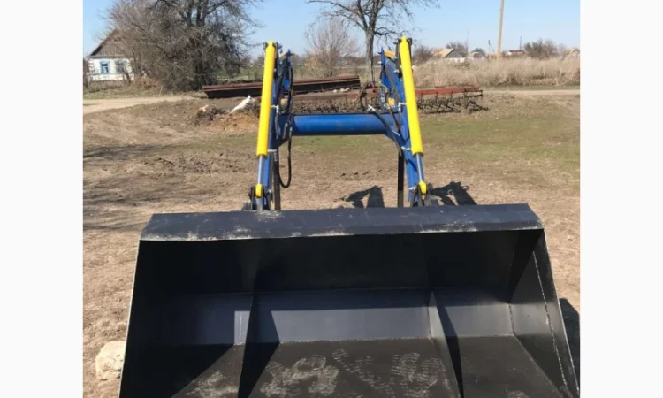 Фронтальный погрузчик (навеска) МТЗ-80/82 / ЮМЗ 6 МТЗ 1221 - фото № 3