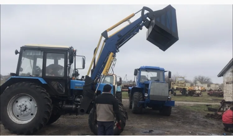 Фронтальный погрузчик (навеска) МТЗ-80/82 / ЮМЗ 6 МТЗ 1221 - фото № 4