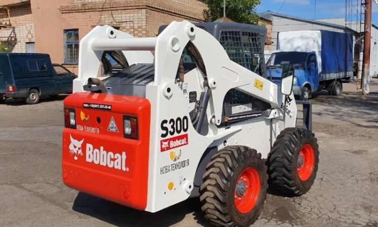 Продам мини-погрузчик Bobcat S300. 2011г.в - фото № 4