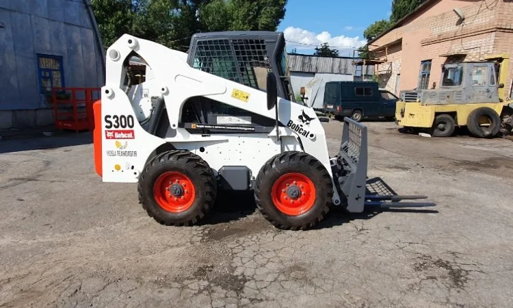 Продам мини-погрузчик Bobcat S300. 2011г.в - фото № 6