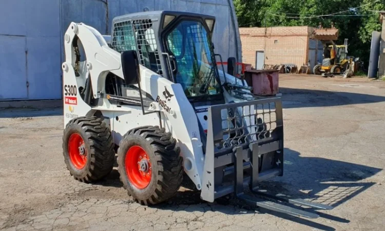 Продам мини-погрузчик Bobcat S300. 2011г.в - фото № 7
