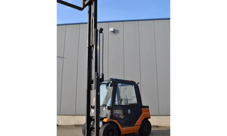 Погрузчик дизельный Still R70-45D, 2001 г., 4.5т., кабина, 5м.подъем - фото № 4