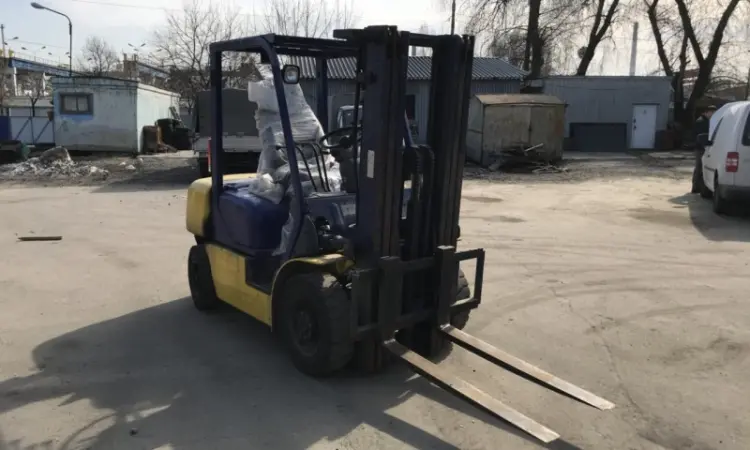 Дизельный погрузчик Komatsu FD25T-14, 2000 г., 3880 м/ч, вагонник - фото № 4