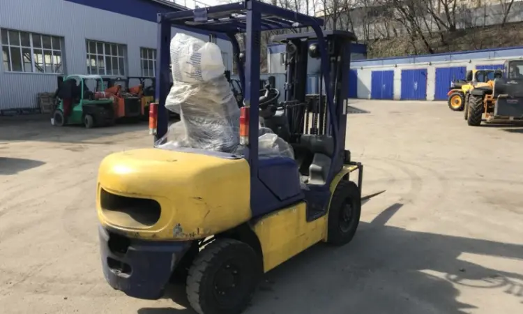 Дизельный погрузчик Komatsu FD25T-14, 2000 г., 3880 м/ч, вагонник - фото № 6