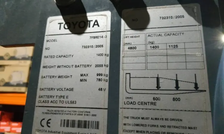 Штабелер, ричтрак, электропогрузчик Toyota 7FBRE14-3, 4800 мм подъем, батарея 2014 года - фото № 4