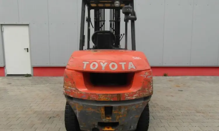Дизельный погрузчик Toyota 5т., 2011 года, 3300 мм высота подъема - фото № 3