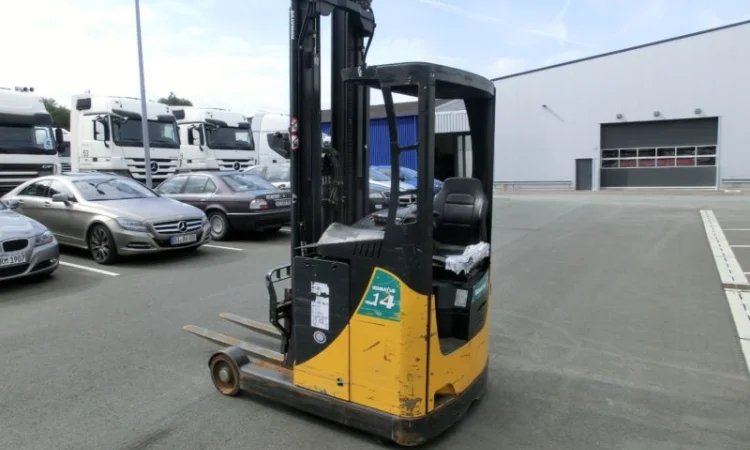 Штабелер-ричтрак Komatsu FB14RJ-2R, 2009 года, 5180 мм высота подъема, 4865 м/ч наработка - фото № 2