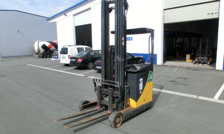 Штабелер-ричтрак Komatsu FB14RJ-2R, 2009 года, 5180 мм высота подъема, 4865 м/ч наработка - фото № 1