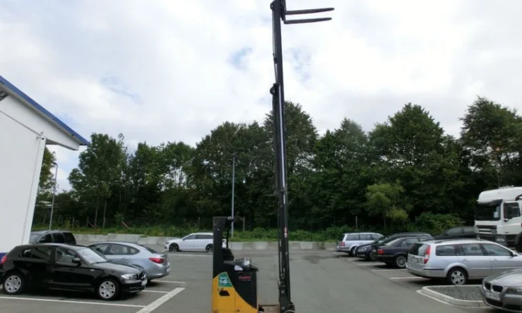 Штабелер-ричтрак Komatsu FB14RJ-2R, 2009 года, 5180 мм высота подъема, 4865 м/ч наработка - фото № 4