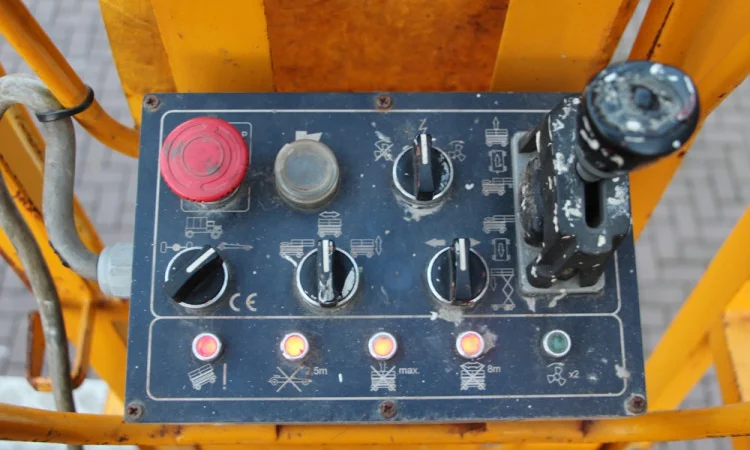 Ножничный подъемник Liftlux, 15.8м. подъем - фото № 3