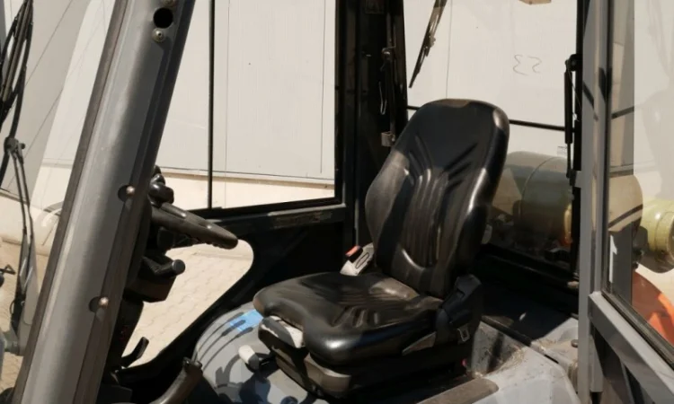 Вилочный погрузчик 2.5т., газовый погрузчик Toyota 42-7FGF25, вагонник, кабина - фото № 4