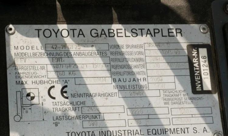 Вилочный погрузчик 2.5т., газовый погрузчик Toyota 42-7FGF25, вагонник, кабина - фото № 9