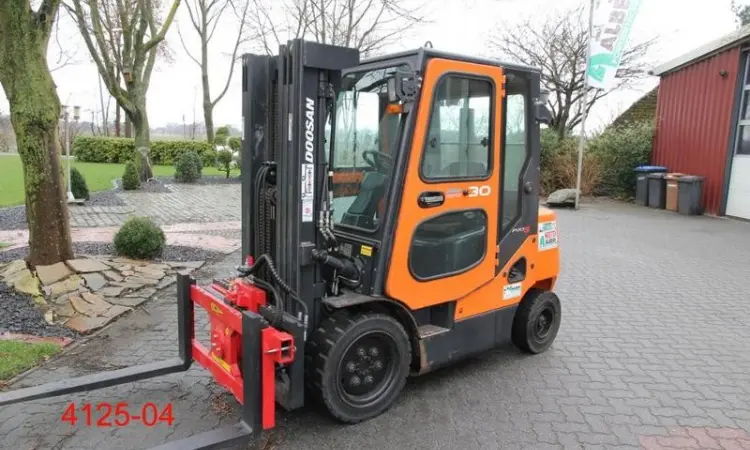 Погрузчик вилочный дизельный Doosan D 30 S 5, 2014 года, 3 т., 4490 м/ч - фото № 1