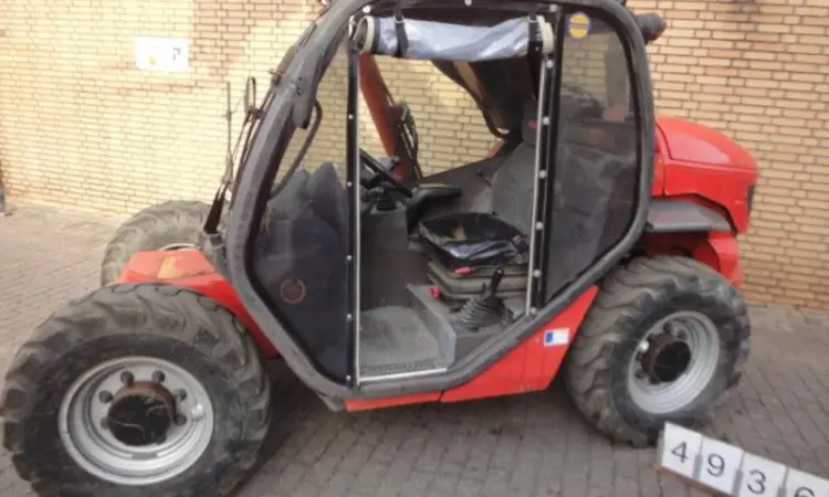 Телескопический погрузчик Manitou MLT523T, 2005 г - фото № 1