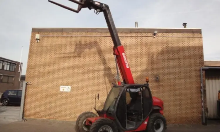Телескопический погрузчик Manitou MLT523T, 2005 г - фото № 5