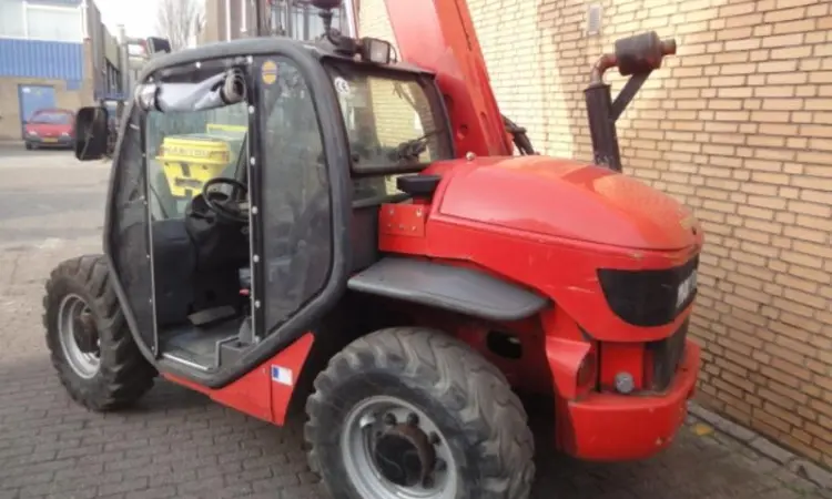 Телескопический погрузчик Manitou MLT523T, 2005 г - фото № 6