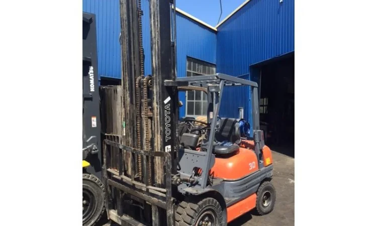 Погрузчик вилочный Toyota 6FG30, газ, 3000 кг грузоподъемность, 7000 мм высота подъема - фото № 1