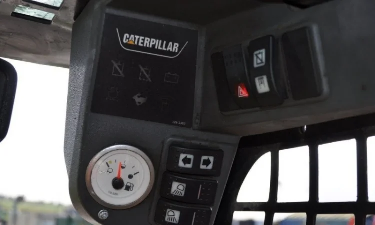 Мини-погрузчик CATERPILLAR 216 B3 2011 года - фото № 9