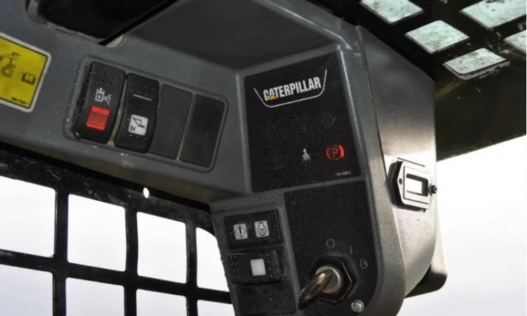 Мини-погрузчик CATERPILLAR 216 B3 2011 года - фото № 7