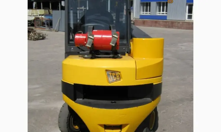 Погрузчик JCB TLT30G, 2000 г., 3800 м/ч, 3т., 4 метра высота подъема, газ - фото № 9