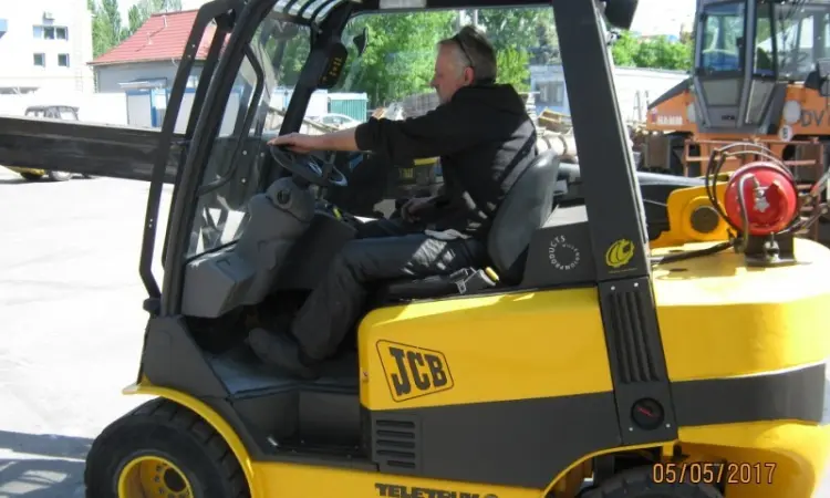 Погрузчик JCB TLT30G, 2000 г., 3800 м/ч, 3т., 4 метра высота подъема, газ - фото № 8