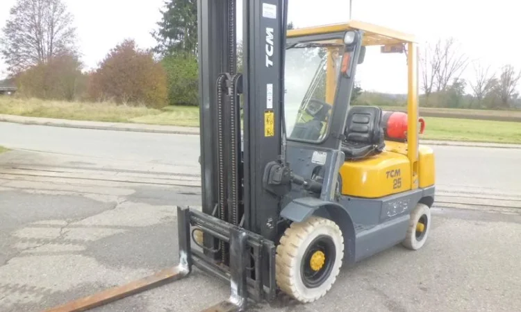 Погрузчик вилочный TCM FG25 N5T, газ, 2.5 т., 6500 мм высота подъема - фото № 1
