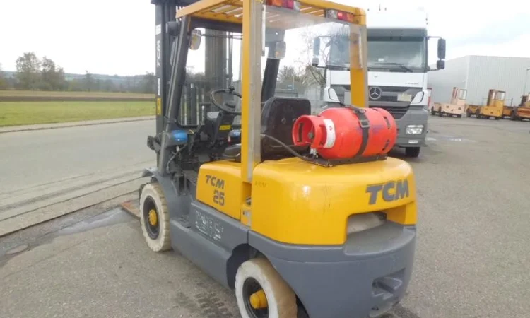 Погрузчик вилочный TCM FG25 N5T, газ, 2.5 т., 6500 мм высота подъема - фото № 2