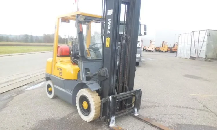 Погрузчик вилочный TCM FG25 N5T, газ, 2.5 т., 6500 мм высота подъема - фото № 3