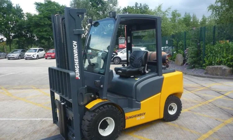 Газовый погрузчик бу, кара Jungheinrich TFG430, 3т., 2014 года, 793 м/ч - фото № 1