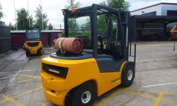 Газовый погрузчик бу, кара Jungheinrich TFG430, 3т., 2014 года, 793 м/ч - фото № 3