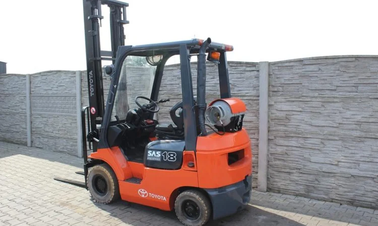 Кара погрузчик Toyota 7FGF18, газ, 4.5 м.подъем - фото № 2