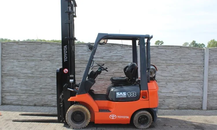 Кара погрузчик Toyota 7FGF18, газ, 4.5 м.подъем - фото № 3