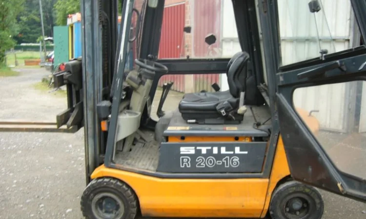 Электропогрузчик Still R20 - 16, 5.5м.подъем, вагонник, 2004 года, свободный ход, каретка - фото № 1